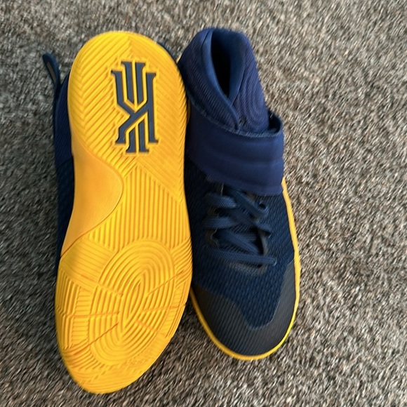 Kyrie Irving Nike shoes sz 7Y - Picture 3 of 5